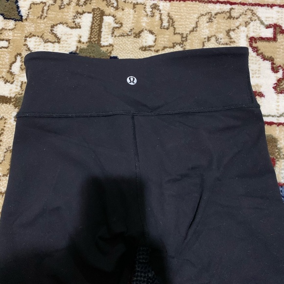 (SOLD) Lululemon Wunder Under EUC size 4 - Picture 3 of 6
